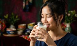 Uống sữa tốt hay xấu cho da?