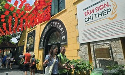 'Tâm son, chí thép' thu hút người dân Thủ đô