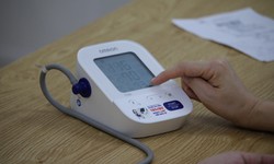 Vì sao huyết áp dễ tăng vọt vào buổi sáng và cách xử trí an toàn