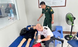 Đang làm thủ tục xuất cảnh, nữ hành khách Trung Quốc bất ngờ ngất xỉu