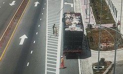 Hàng loạt ô tô thủng lốp bất thường trên cao tốc, camera truy dấu một xe tải