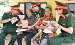 Đưa Nghị quyết 72 đến với người dân vùng biên Na Ngoi
