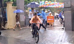 Học sinh tiểu học tự đạp xe đến trường: Biết đi xe thôi chưa đủ