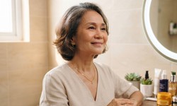 Vì sao nên chăm sóc da vùng cổ sau tuổi 50?