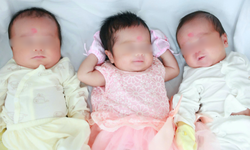 15 năm tìm con, người mẹ bật khóc khi đón 3 con chào đời