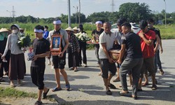Hàng xóm, người thân nghẹn ngào tiễn nam sinh 18 tuổi gặp nạn ở Hà Nội về nơi an nghỉ