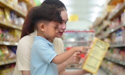 Hướng dẫn trẻ đọc nhãn dinh dưỡng để chọn thực phẩm lành mạnh
