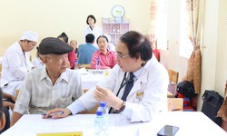Những thầy thuốc 'hiến' ngày nghỉ vì người bệnh