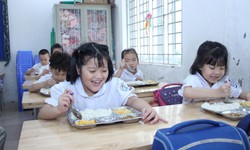 Thực đơn bán trú cân bằng dinh dưỡng phải có các món gì?