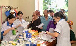 Khám, cấp phát thuốc miễn phí cho 600 người dân vùng biên giới