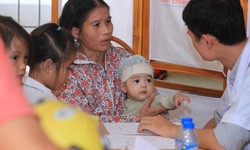 Nhân viên y tế thôn, cô đỡ thôn bản yên tâm công tác khi phụ cấp tăng