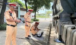 CSGT Huế xử lý loạt phương tiện vi phạm tải trọng trong 4 giờ