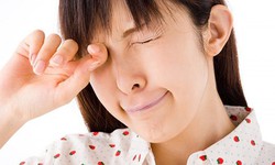 Sơ cứu khi bị trầy xước giác mạc