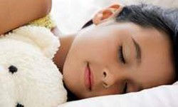 Trẻ nghiến răng khi ngủ chữa thế n&#224;o?