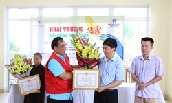 Nồi ch&#225;o nghĩa t&#236;nh v&#236; người bệnh