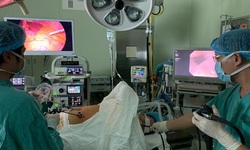 Phối hợp 2 d&#224;n nội soi hiện đại cứu sống bệnh nh&#226;n xuất huyết ruột non nặng