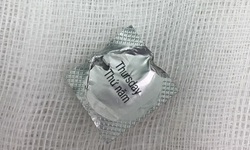 Bệnh nhân uống thuốc "xơi" liền cả... vỏ