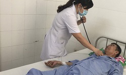 Xương c&#225; tra d&#224;i 3 cm c&#243; nhiều đầu sắc nhọn trong thực quản người đ&#224;n &#244;ng