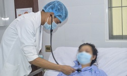 Sản phụ bị xuất huyết não được cứu mẹ và con