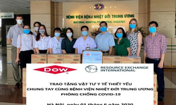 Trao tặng vật tư y tế ph&#242;ng chống COVID-19 cho BV Bệnh Nhiệt đới TW v&#224; BVĐK Đồng Nai