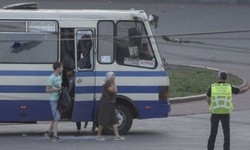 Giải cứu con tin tr&#234;n xe bu&#253;t ở Ukraine