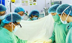 Vỡ túi ngực: diễn tiến âm thầm, biến chứng đáng ngại