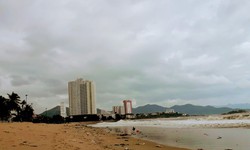 Biển Nha Trang nhiều r&#225;c sau mưa