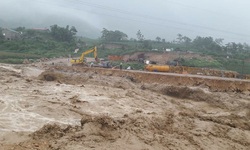 Thủ tướng chỉ đạo, tập trung t&#236;m kiếm cứu nạn, khắc phục hậu quả mưa lũ