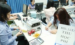 H&#224; Nội tạm dừng thu học ph&#237; kh&#244;ng d&#249;ng tiền mặt