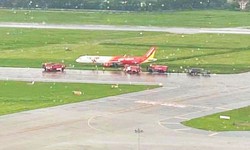 Đình chỉ phi hành đoàn, tạm giữ bằng lái phi công điều khiển máy bay trượt khỏi đường băng