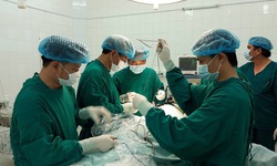 Cấp cứu kịp thời thanh ni&#234;n bị đạn găm tr&#250;ng cổ, sốc mất m&#225;u