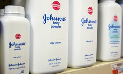 Johnson &amp; Johnson thu hồi 33.000 chai bột phấn trẻ em v&#236; nghi chứa chất g&#226;y ung thư