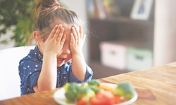 Trẻ ăn thiếu dầu mỡ: Thiếu vitamin, suy dinh dưỡng
