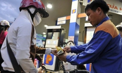 Xăng, dầu đồng loạt tăng gi&#225;