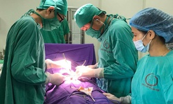 Tinh ho&#224;n lạc chỗ, nằm s&#226;u trong ống bẹn b&#233; trai 10 tuổi