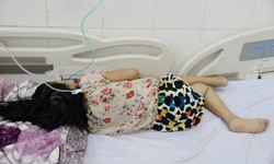 B&#233; g&#225;i mắc tan m&#225;u bẩm sinh, đ&#225;i th&#225;o đường, men gan gấp 4 lần tho&#225;t chết hi hữu