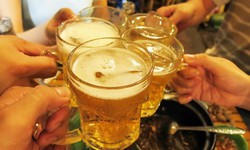 V&#236; sao cần quy định giờ cấm b&#225;n rượu bia trong dự thảo Luật Ph&#242;ng chống t&#225;c hại của rượu bia?