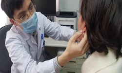 Rộ trào lưu tiêm "tai Phật", cầu tài lộc phú quý đón Tết