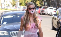 Paris Hilton chung thủy với gam mầu hồng