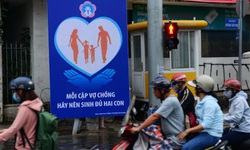 Vợ chồng sinh đủ 2 con được ưu ti&#234;n mua nh&#224; ở x&#227; hội, v&#224;o c&#225;c trường c&#244;ng lập