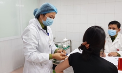 Việt Nam c&#243; thể thử nghiệm giai đoạn 2 vắc xin COVID-19 ngay sau Tết Nguy&#234;n đ&#225;n
