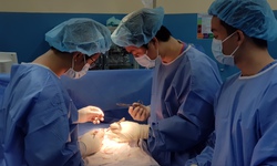 Phẫu thuật khẩn cấp thai phụ bị hoại tử ruột cứu cả mẹ lẫn con