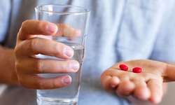 C&#225;c loại thuốc c&#243; thể v&#224; kh&#244;ng thể d&#249;ng c&#249;ng với vắc xin COVID-19