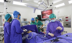 Cắt u tuyến ức phức tạp bằng hệ thống nội soi 3D cho bệnh nh&#226;n nhược cơ