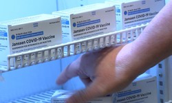 Johnson &amp; Johnson hủy 15 triệu liều vaccine COVID-19 do trộn nhầm thành phần