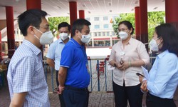 B&#244;̣ Y t&#234;́ ki&#234;̉m tra c&#244;ng tác ti&#234;m vắc xin phòng COVID-19 tại TP.HCM