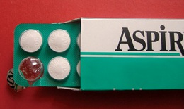 Không phải ai cũng dùng được aspirin hàng ngày để ngừa đau tim, đột quỵ