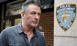 Góc khuất showbiz: Alec Baldwin điển trai, lắm tật