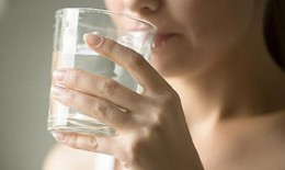 Uống nước khi thức dậy nhiều lợi ích với sức khỏe nhưng không phải loại nước nào cũng tốt