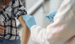 Tiêm vaccine phòng COVID-19: Chìa khóa phòng bệnh ở người trẻ tuổi 